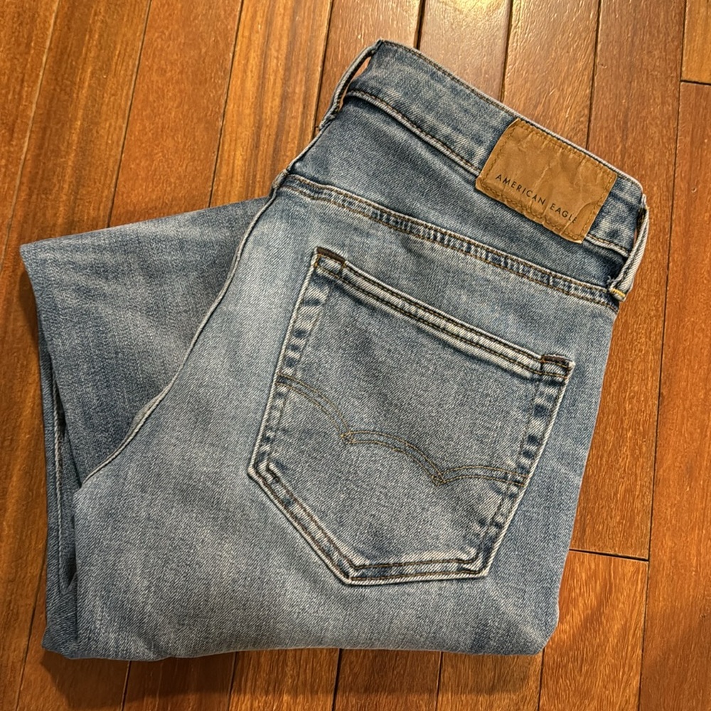 American Eagle Airflex+ Men’s Jeans in Athletic Fit.    Size 28/32